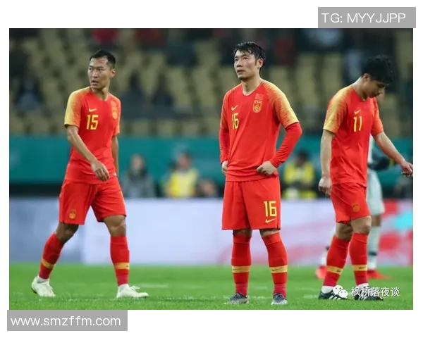 卷发中场闪耀绿茵赛场智慧与艺术交织的足球灵魂