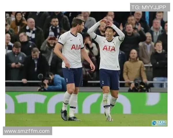 油画风格再现足球传奇人物激情瞬间 展现运动之美与英雄气概 油画风格再现足球传奇人物激情瞬间 展现运动之美与英雄气概