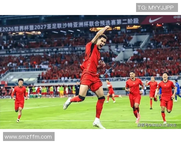 足球巨星上演精彩进球瞬间全场沸腾热血对决点燃无限激情